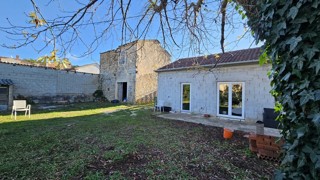 Vendesi – Due case in pietra con cortile e vista mare, vicino a Parenzo, Istria