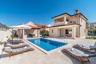 Villa con pisicina a Parenzo