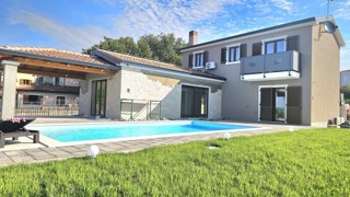 Villa con piscina vicino a Parenzo, vista mare