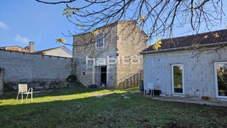 Parenzo 10 km, Visignano - OCCASIONE! Due case in pietra con giardino - VISTA MARE