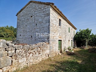 Zona di Parenzo - Bella vecchia casa in pietra con ampio giardino, posizione tranquilla