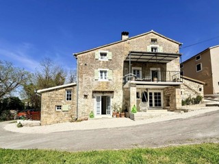 Casa in pietra ristrutturata con vista mozzafiato su Montona