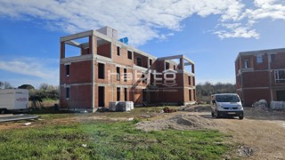POREČ-PARENZO, APPARTAMENTO IN COSTRUZIONE DI 161 M2, 2° PIANO, VISTA MARE, 1500 m dal mare