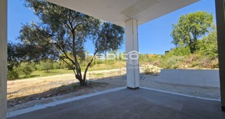 Zona Parenzo - Nuovo appartamento al piano terra con giardino, 2 camere da letto, ASCENSORE, 2 posti auto