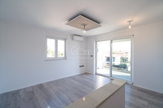 Un appartamento in un nuovo edificio vicino a Parenzo con possibilità di credito è un'opportunità ideale per risolvere il problema abitativo