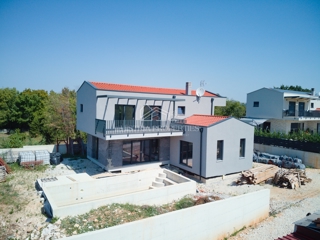 Ambiente tranquillo e una villa moderna con piscina perfetta per il relax