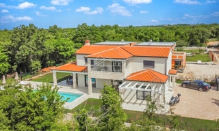 Confortevole villa nella periferia di Parenzo