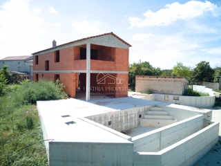 Casa estremamente attraente con piscina a sfioro per tutti gli amanti dell'Istria centrale