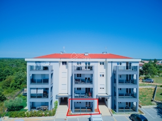 Appartamento familiare in un nuovo edificio con giardino a 6 km da Parenzo