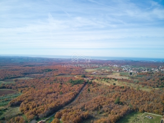 Vista mare e terreno con ottime potenzialità per realizzare una casa vacanze