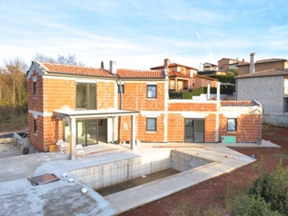 Posizione rilassante e villa di qualità con piscina e dettagli rustici