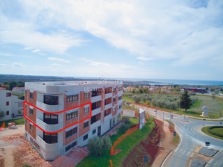 Appartamento con vista mare in un nuovo edificio moderno a 1 km dalla spiaggia.