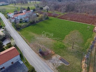 Un'ottima opportunità per gli investitori e la costruzione di diversi edifici residenziali su un ampio terreno con infrastrutture.