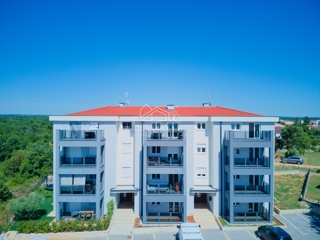 Nuovo appartamento con ampio cortile vicino a Parenzo