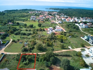Terreno edificabile con vista mare per la costruzione di una villa di lusso o di un edificio con 4 appartamenti