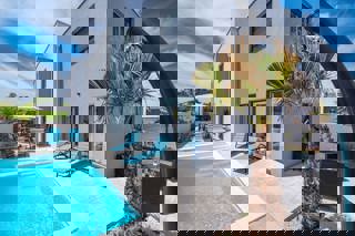 Villa moderna con due appartamenti