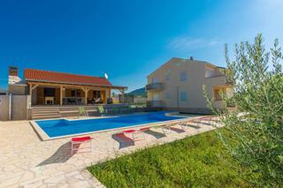 Villa con piscina e sauna vicino a Biograd – ampio giardino, potenziale turistico