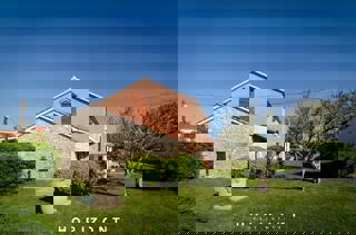 Nin centro - casa su un grande terreno