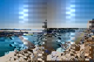 Appartamento a Zara, prima fila sul mare