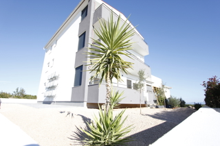 Appartamento moderno con vista sul mare, in una zona tranquilla della città