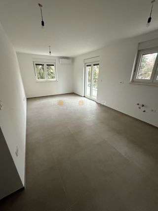 Pola, centro, posizione eccellente, nuova costruzione, 1° piano, 2 camere da letto, terrazza, ascensore