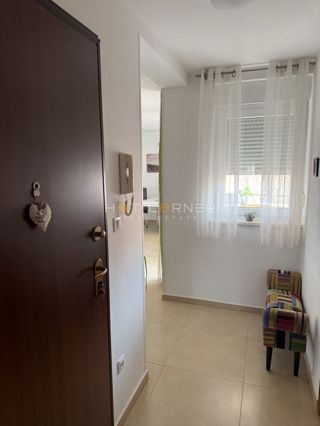 Štinjan, bell'appartamento, 2 camere da letto, terrazza, vicinanza alla spiaggia, FUNZIONALE