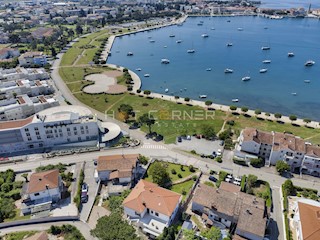 Palazzo fronte mare a Umago