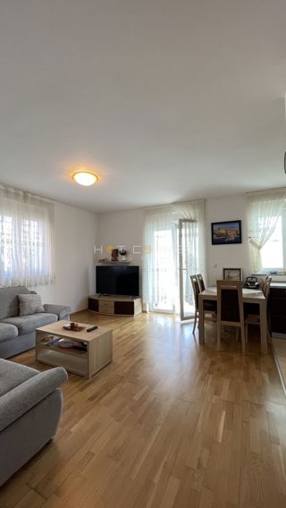 Valbandon, appartamento con giardino e parcheggio.