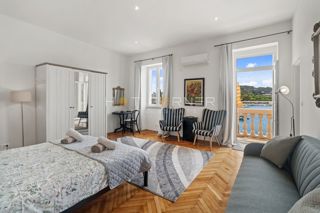 Rovigno, prima fila sul mare, 2 appartamenti in uno