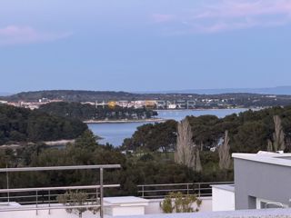 Premantura – Appartamento di lusso con terrazza sul tetto e vista panoramica sul mare, a 400 m dalla spiaggia