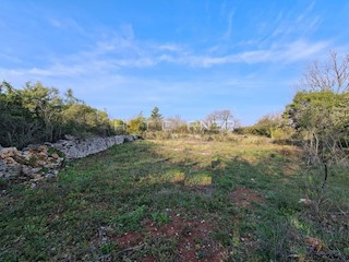 Terreno Peroj, Vodnjan, 675m2