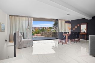 Appartamento di lusso a Pješčana Uvala, in prima linea sul mare