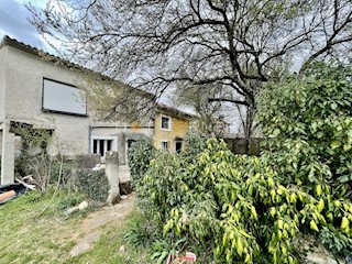 Svetvincenat, terreno edificabile 3570 m2 + casa in pietra d'Istria