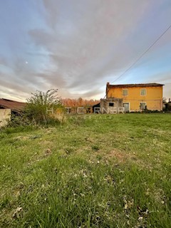 Visinada, casa istriana su un terreno di 1000 m2 + 6215m2 di terreno agricolo