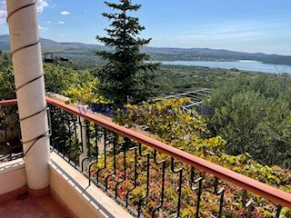 UNA BELLA CASA CON VISTA MARE NEL SOBERO DI SIBENIKA