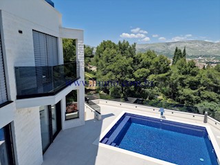 NUOVA VILLA DI LUSSO CON PISCINA SULL'ISOLA DI ČIOVO