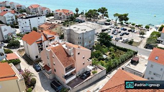 Piccolo edificio residenziale in una posizione attraente - Podstrana / leggi la descrizione