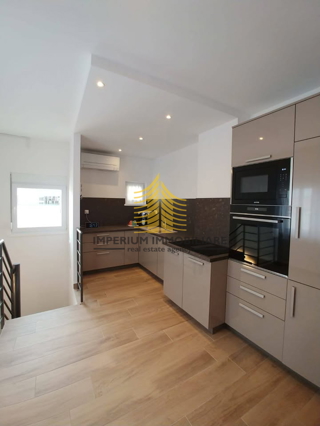 Appartamento, Vendita, Zara, Plovanija, 193m2, 2,5 locali (2 camere + soggiorno doppio)