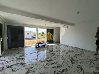 Appartamento, Vendita, Privlaka, 103,50 m², 3,5 locali (3 camere + soggiorno con angolo cottura)