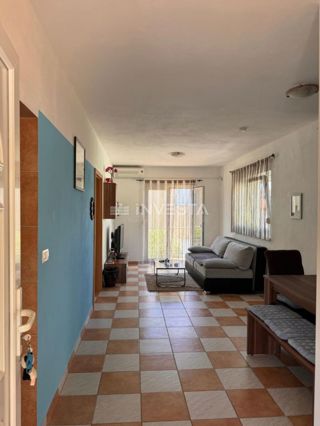 Casa con tre appartamenti a Fažana – 250 m dal mare, ideale per vivere e affittare