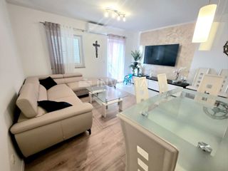 Barbariga (Pola), appartamento rialzato al piano terra con due camere da letto, a 700 metri dalla spiaggia