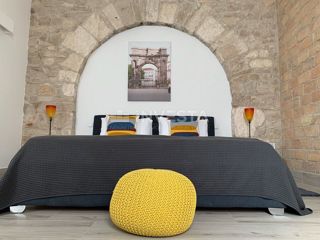 Pola, centro, appartamento con due camere da letto e due bagni.