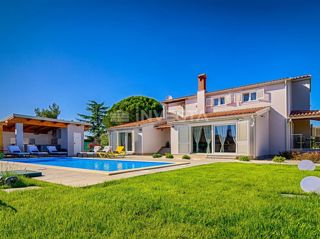 Fažana, splendida villa moderna con un ampio giardino