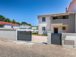 Medolino, Pomer, nuova villa moderna con piscina