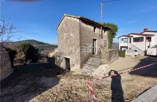 Dintorni di Montona, casa autoctona istriana con vista su Montona