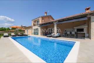 Splendida villa in stile mediterraneo vicino a Rovigno