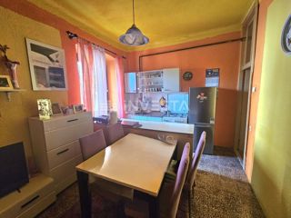 Ampio appartamento con 3 camere da letto e posto auto, Pola