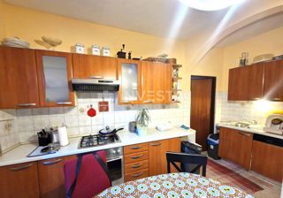 Appartamento nel centro città, piano terra, due camere da letto.