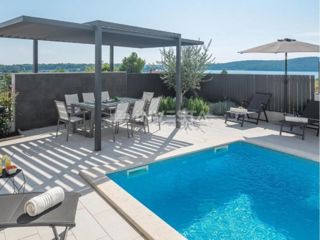 Villa con piscina, vista mare e appartamento aggiuntivo