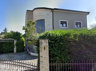 Umag, villa arredata in una posizione esclusiva vicino al mare